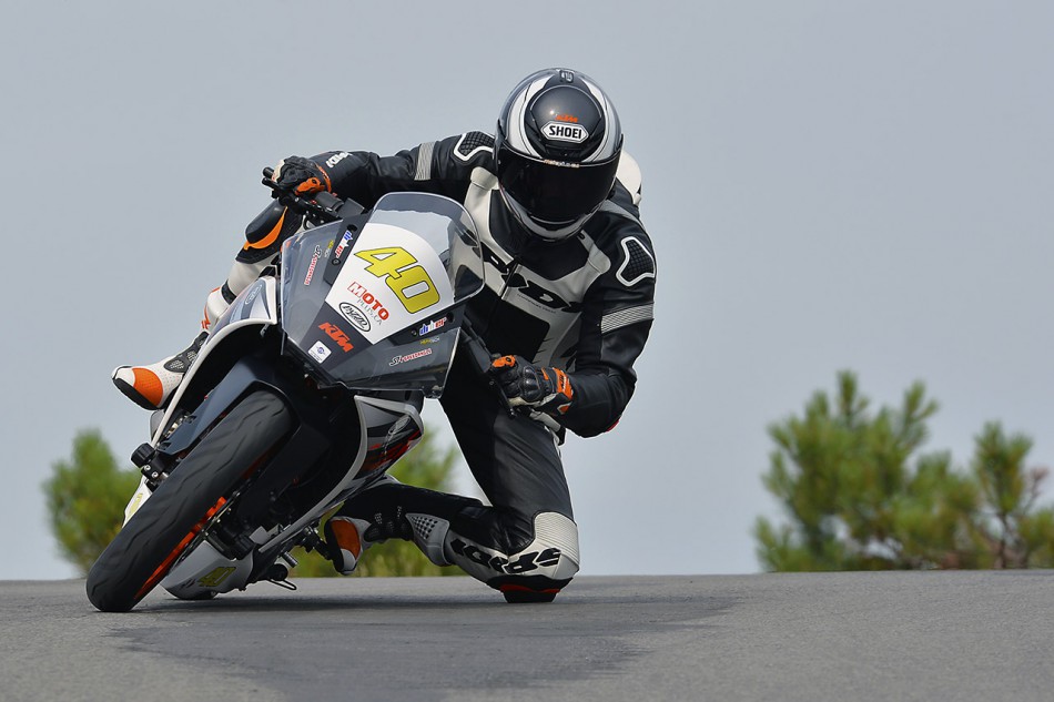 Au circuit Mécaglisse avec la KTM RC390 Cup de motoplus.ca