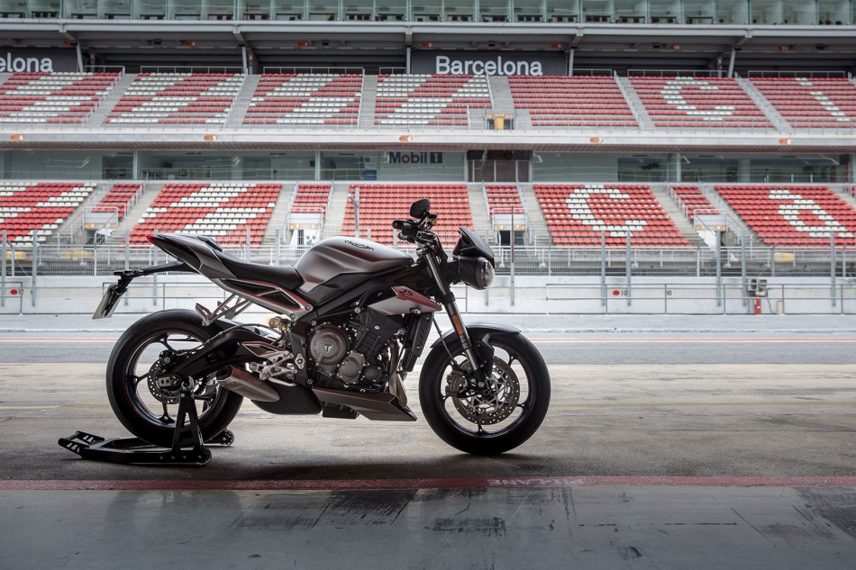 2017-triumph-street-triple-Location-08.
