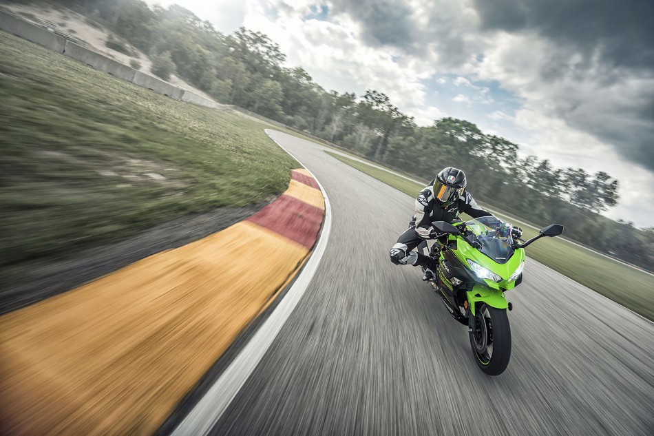 Kawasaki_Ninja400_2018-13