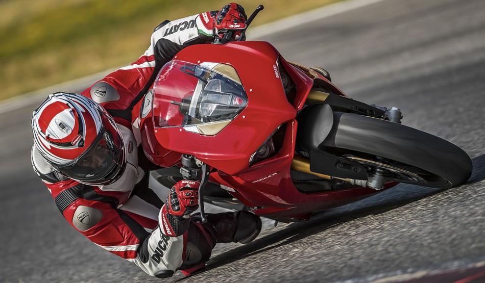 Ducati_Panigale_V4-action
