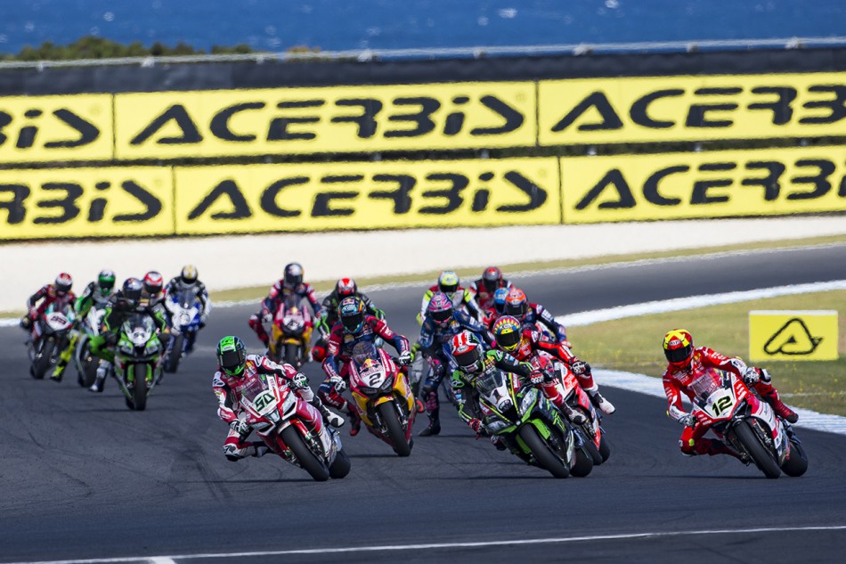 Laverty (50) mène le premier tour de la deuxième course