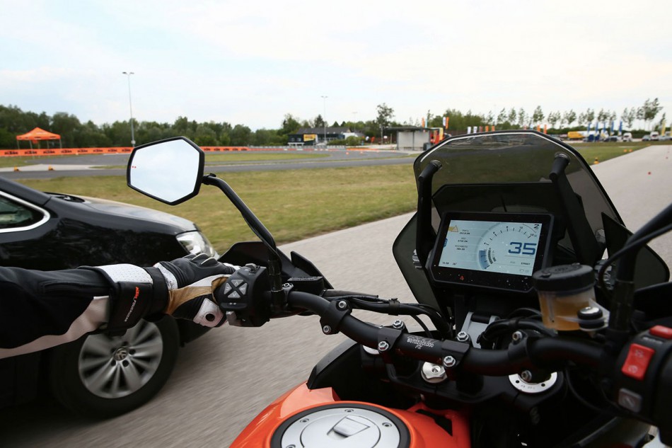 KTM_Systeme-Detection-angle_mort-ACC-01