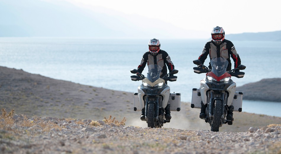 2019-MULTISTRADA 1260 ENDURO_Action-00