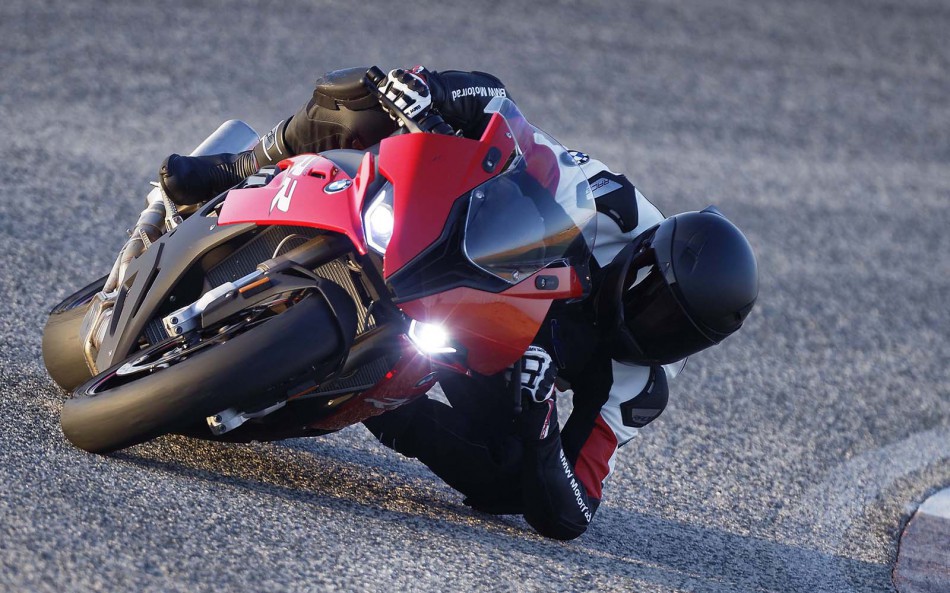 2019-BMW-S1000RR-110