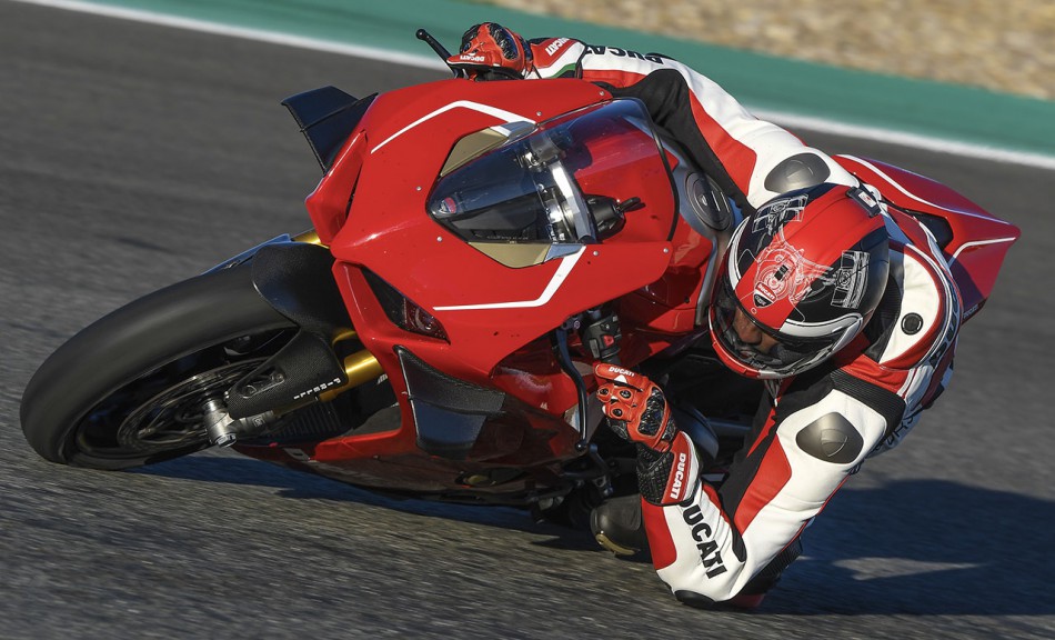 2019-Panigale-V4-R-Action