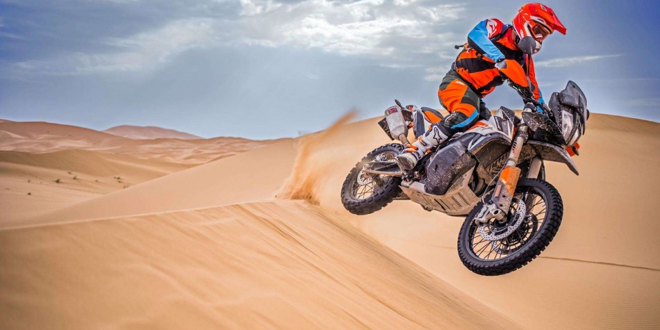 2019-ktm-790-adventure-r-dune-1