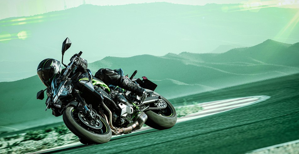 2020-Kawasaki_Z900_circuit_angle_1