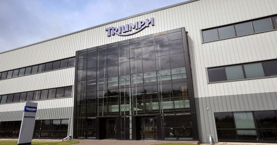 Triumph-licencie-400-personnes-01