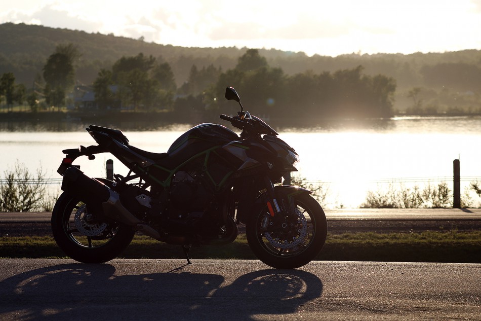2020-Kawasaki_Z-H2-06