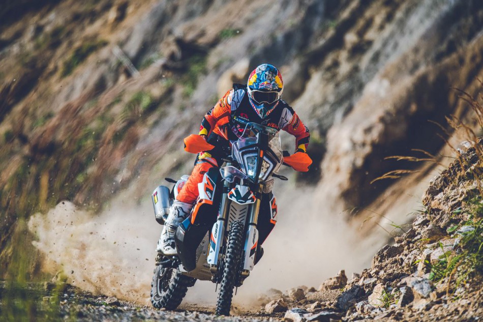 KTM 890 ADVENTURE R RALLY_Action Sam Sunderland