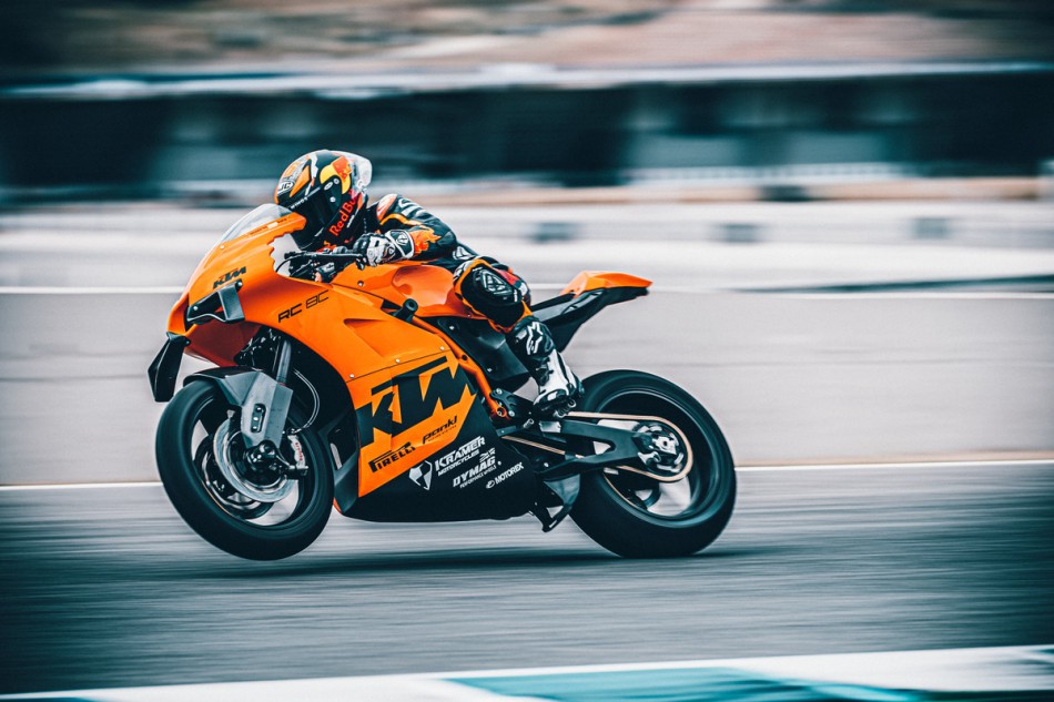 2022_ KTM RC 8C_ 13