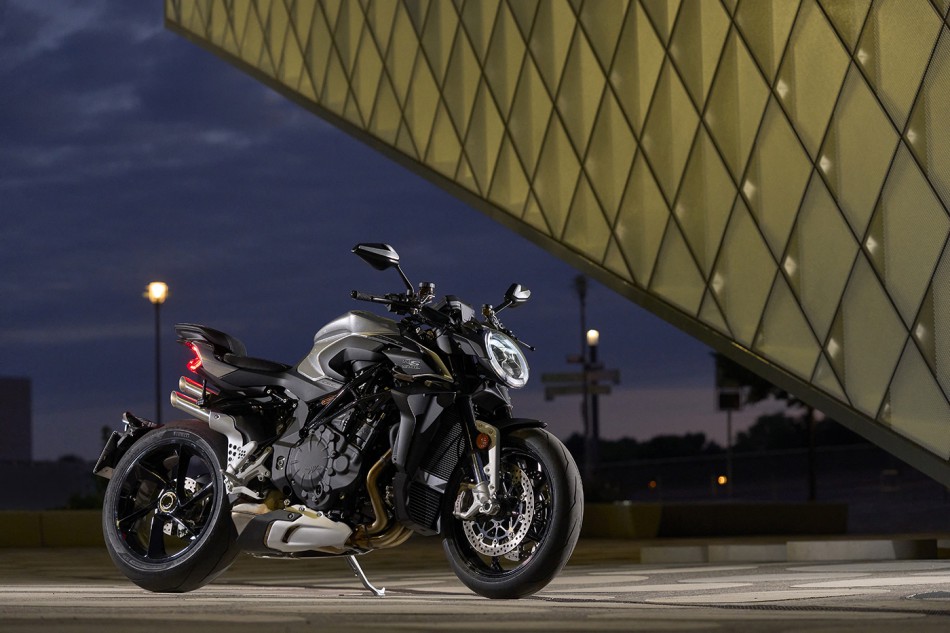 MV_AGUSTA_BRUTALE 1000 RS_AMBIENT (17)