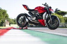 2022-Ducati-Streetfighter_V2-06