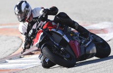 2022-Ducati-Streetfighter_V2-12
