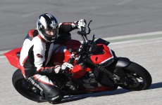 2022-Ducati-Streetfighter_V2-14