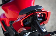 2022-Ducati-Streetfighter_V2-30
