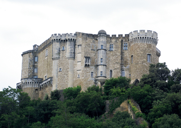 Le château de Suze-la-Rousse.