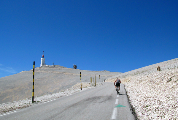 La montée du Mont Ventoux est très difficile, surtout en plein été. Un véritable exploit!