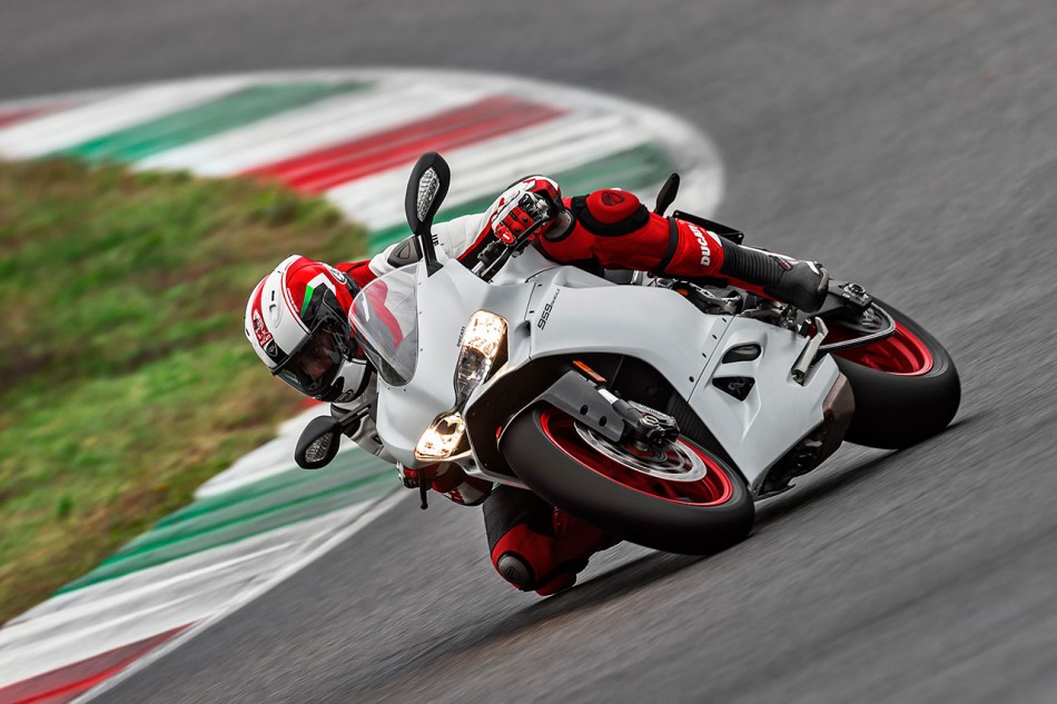 Ducati-959-PANIGALE-2016-01
