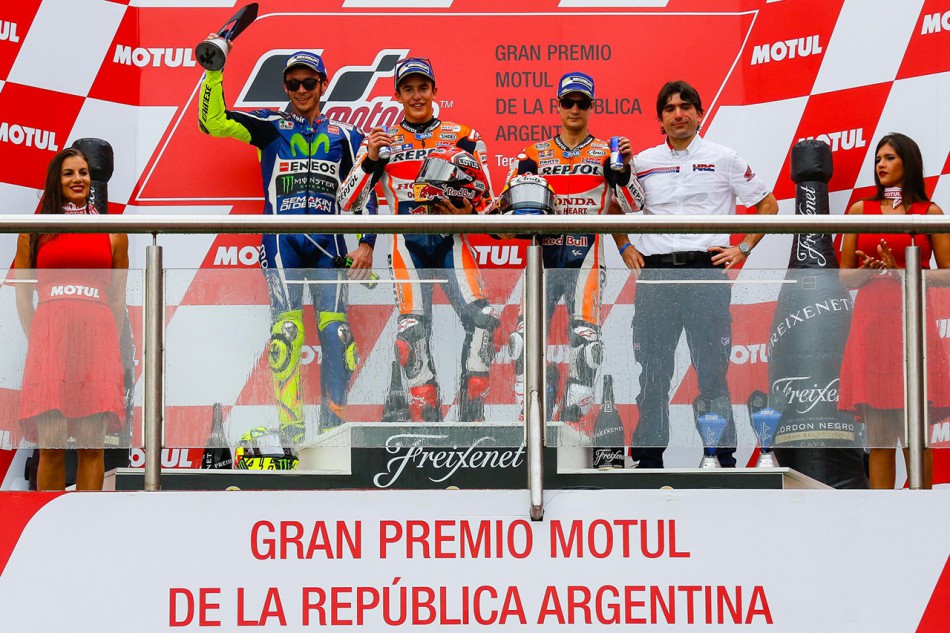 Dans l'ordre habituel : Rossi (2e), Marquez (1er), Pedrosa (3e)
