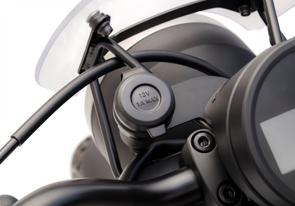 Si votre moto possède une prise accessoire 12 Volts, vérifiez que son ampérage est suffisant avant de brancher votre veste chauffante