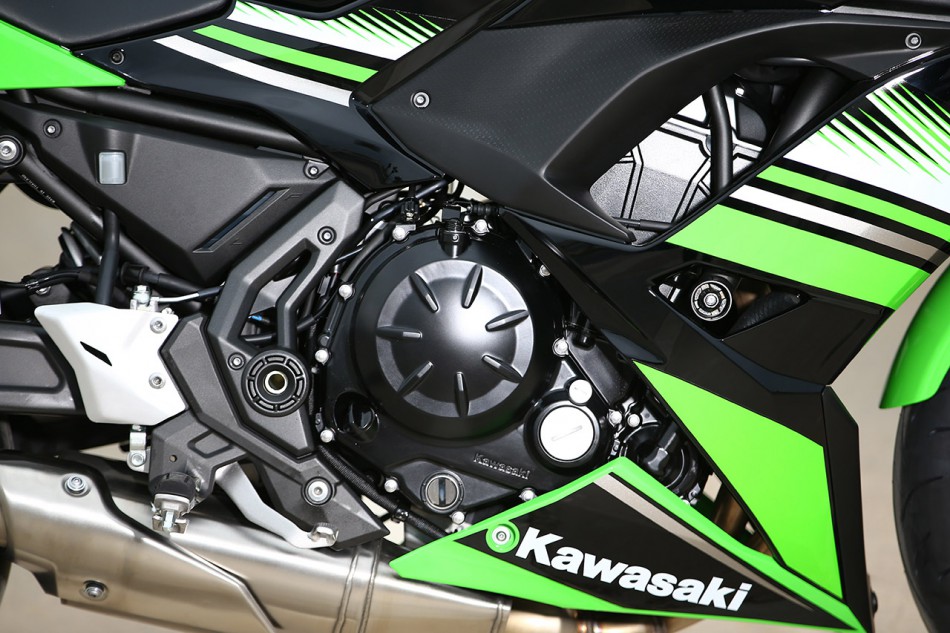 2017-Kawasaki-Ninja_650-20
