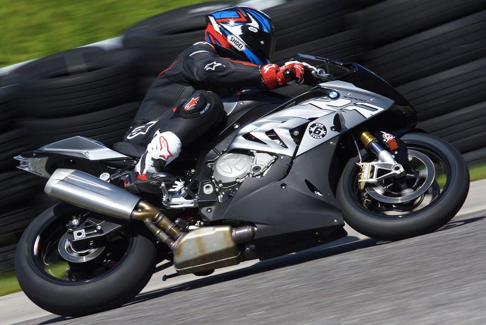BMW-S1000RR-action-01