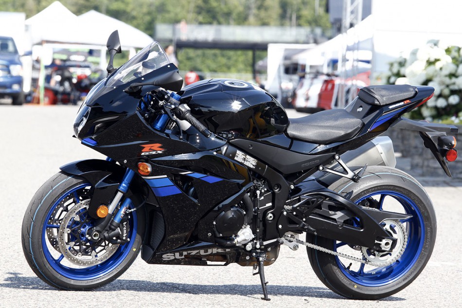 Suzuki_GSX-R1000R-noir_bleue-beauty-04