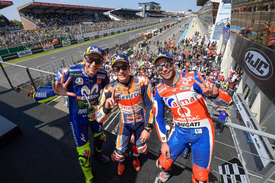 Rossi (3e), Marquez (1er), Petrucci (2e)