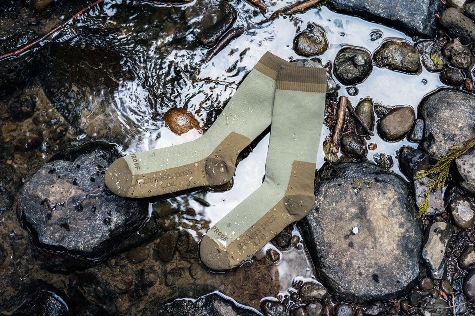 echo-Crosspoint-Waterproof-Mountain-Socks---Moss-flat-lifestyle