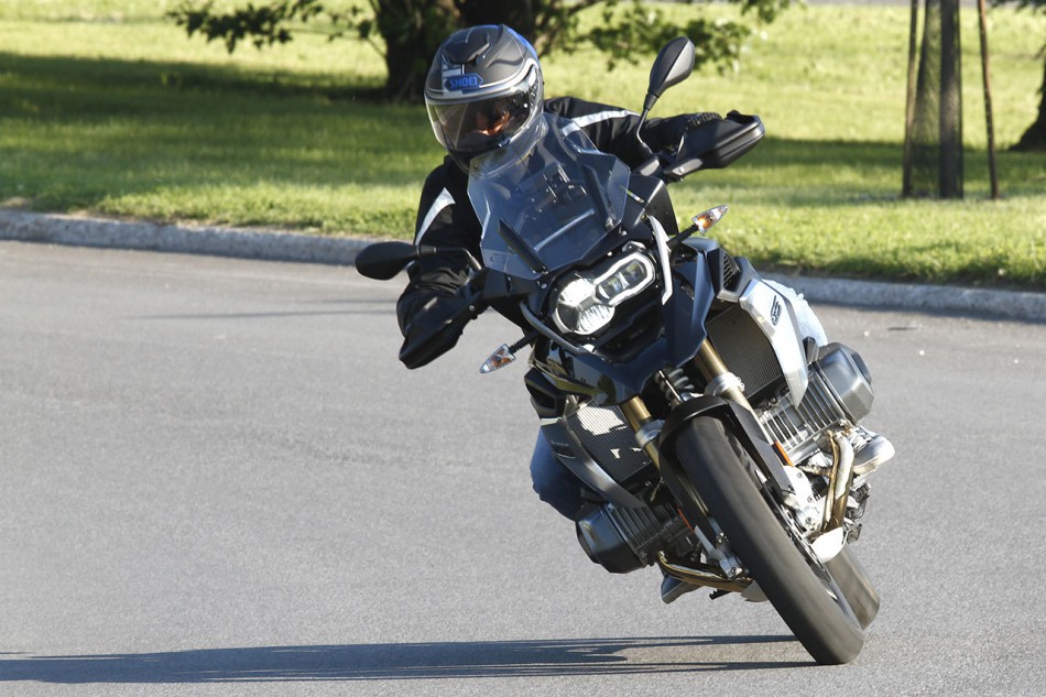 2019_BMW_R1250GS-Action-03