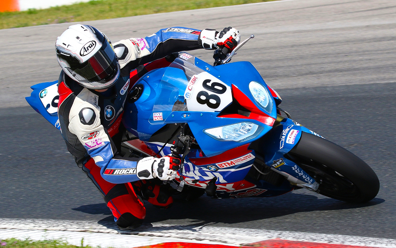 BMW HP4 Race/S1000RR SBK - MotoPlus.ca