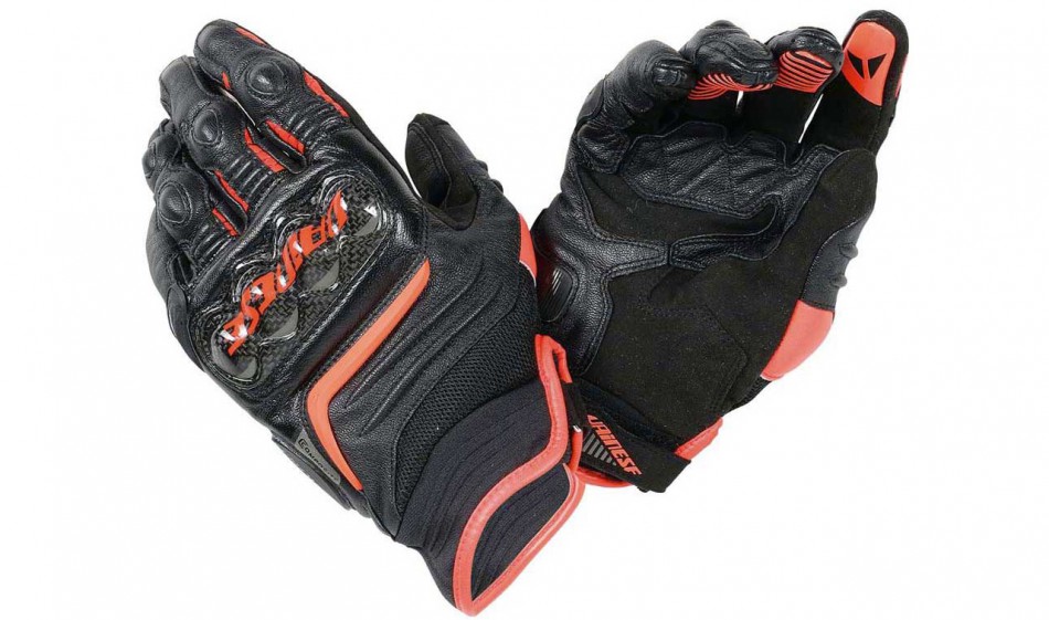 Dainese-carbon-d1-short-gloves-0-950x561