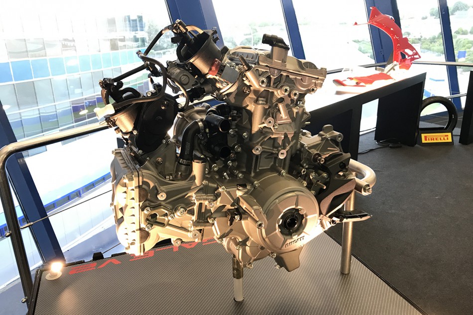 2020-Ducati-Panigale_V2-detail-02