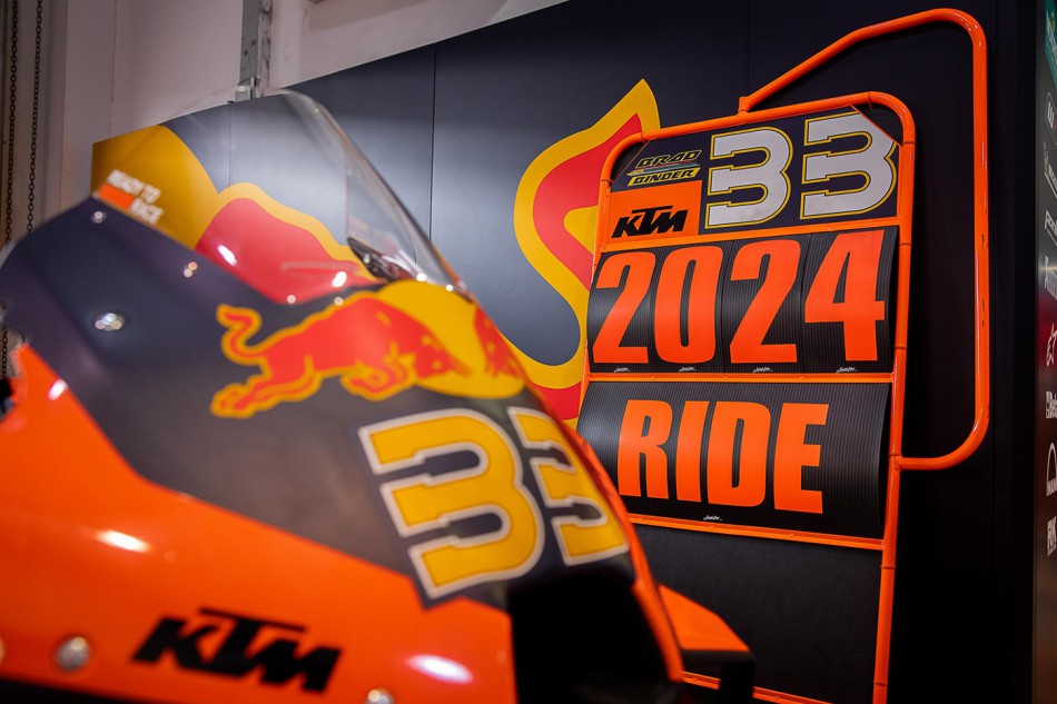 2024-33-brad-binder_KTM-RC16-01