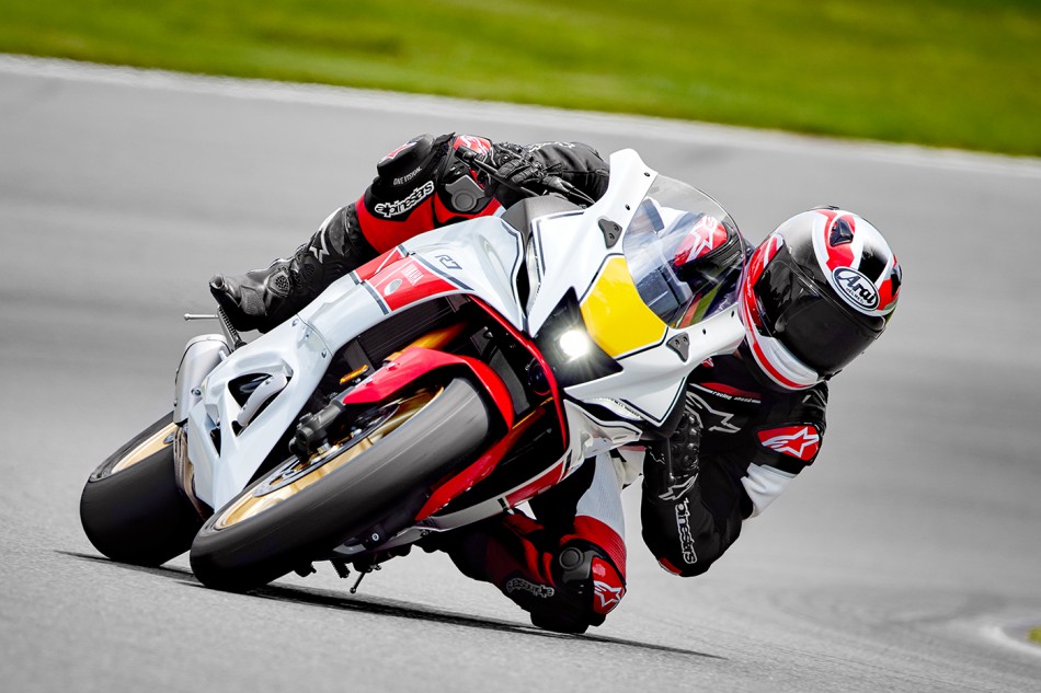 2022_YZF-R7_60th_GP_Action_7