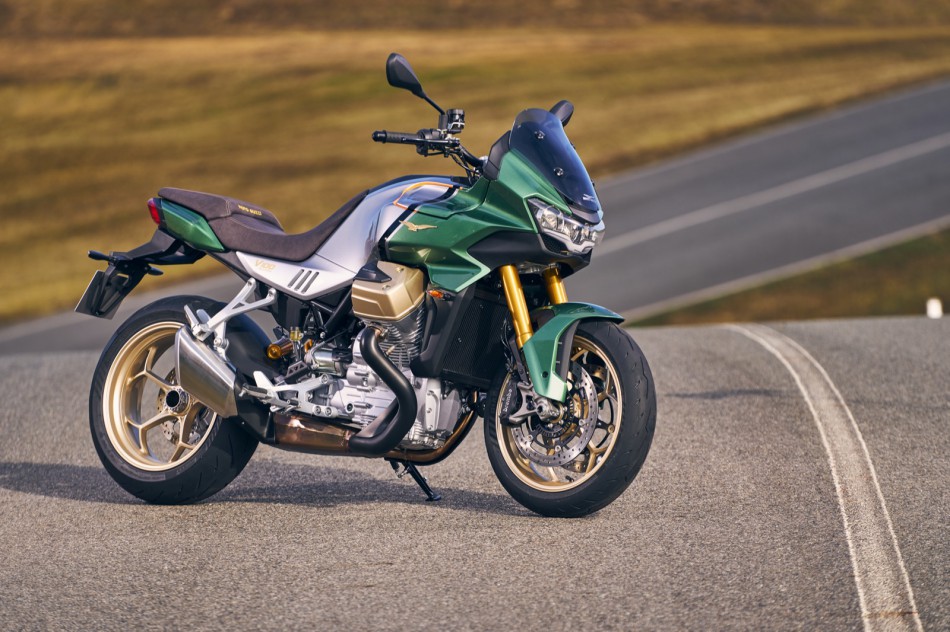 2022 Moto Guzzi V100 Mandello Statix dx