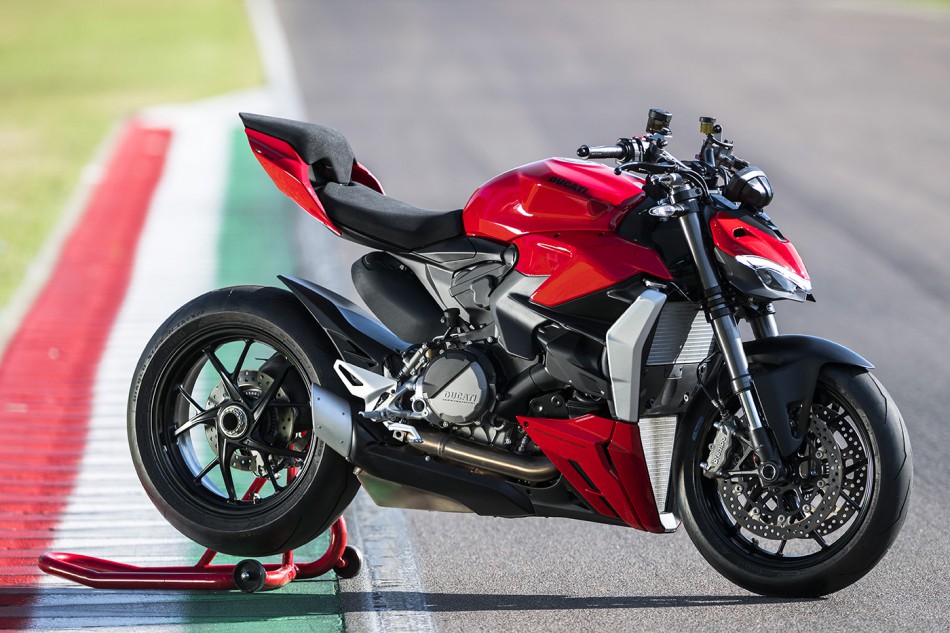 2022_Ducati_Streetfighter_V2-01