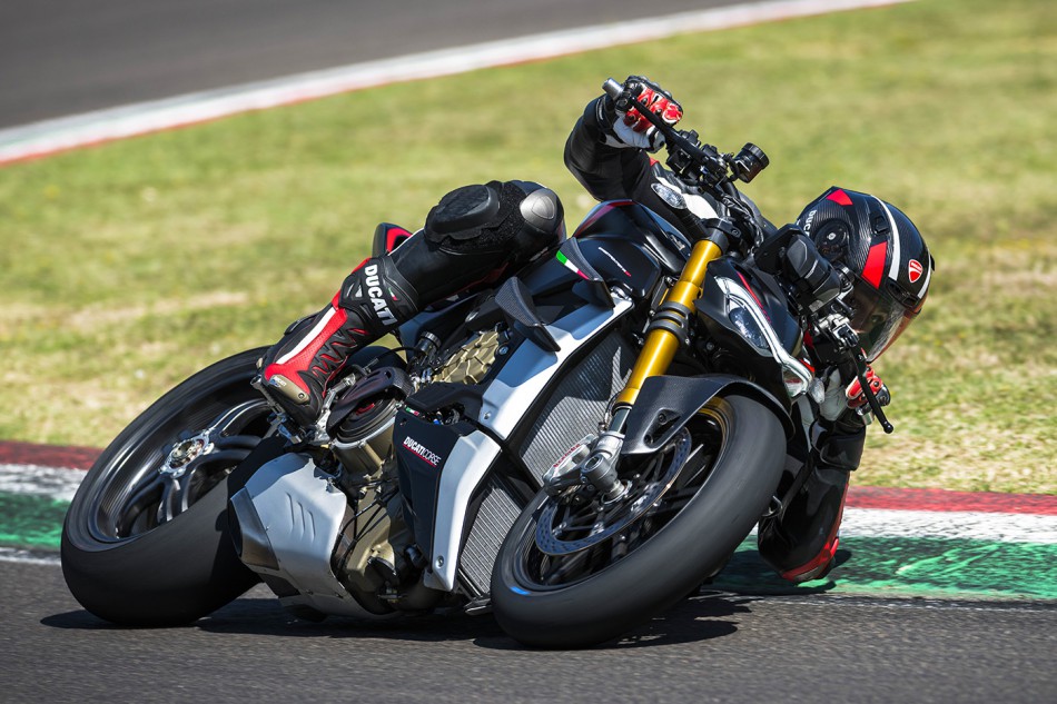 2022_Ducati_Streetfighter_V4_SP-03